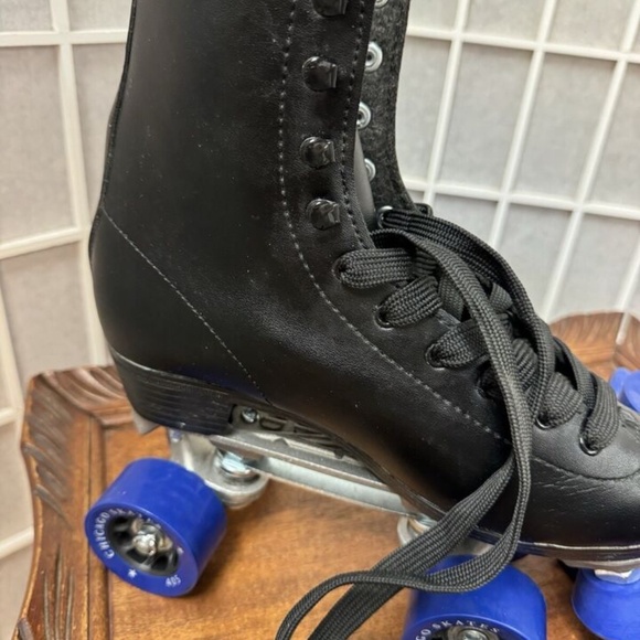 Chicago Skates, Unisex, Skate, Black, Sz 6, Laces,Blue wheels, Roller skates.! - Picture 8 of 12
